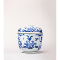 A blue and white potiche and cover 康熙时期青花盖罐