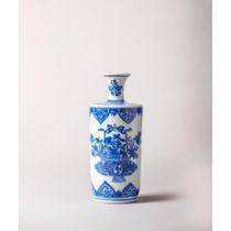 A blue and white cylindrical vase 康熙时期青花滚筒瓶