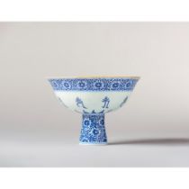 A blue and white stem bowl 乾隆六字款时期青花莲座碗