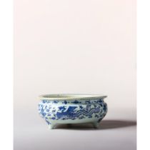 A blue and white 'phoenix' tripod censer 明清过渡期青花凤凰三足香炉