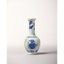 A rare blue and white bottle vase 康熙时期稀有青花瓶，嘉靖六字款