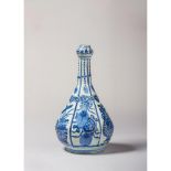 A Kraak blue and white 'garlic-head' bottle vase 明代万历时期青花蒜头瓶