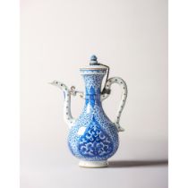 A blue and white ewer and a cover for the Islamic market 康熙时期青花伊斯兰市场梨形壶及盖，裂纹冰纹