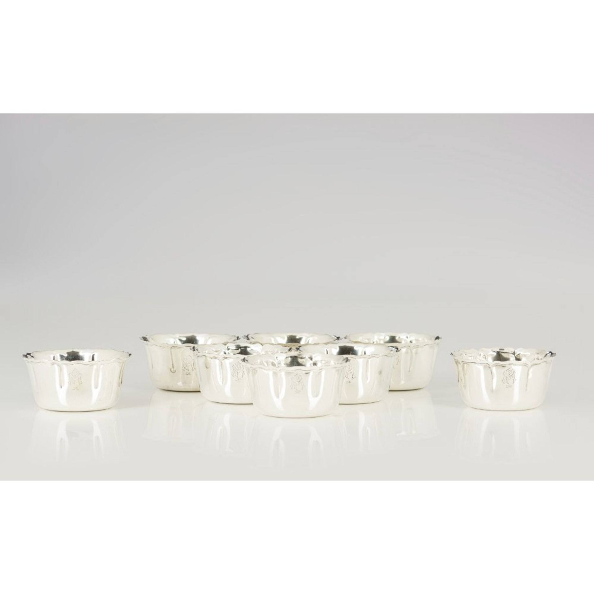 A set of eight finger bowls