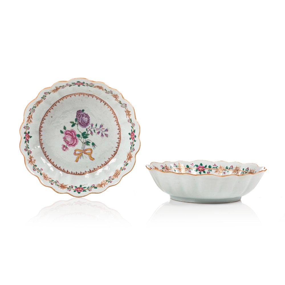 A pair of scalloped deep saucers - Image 2 of 2