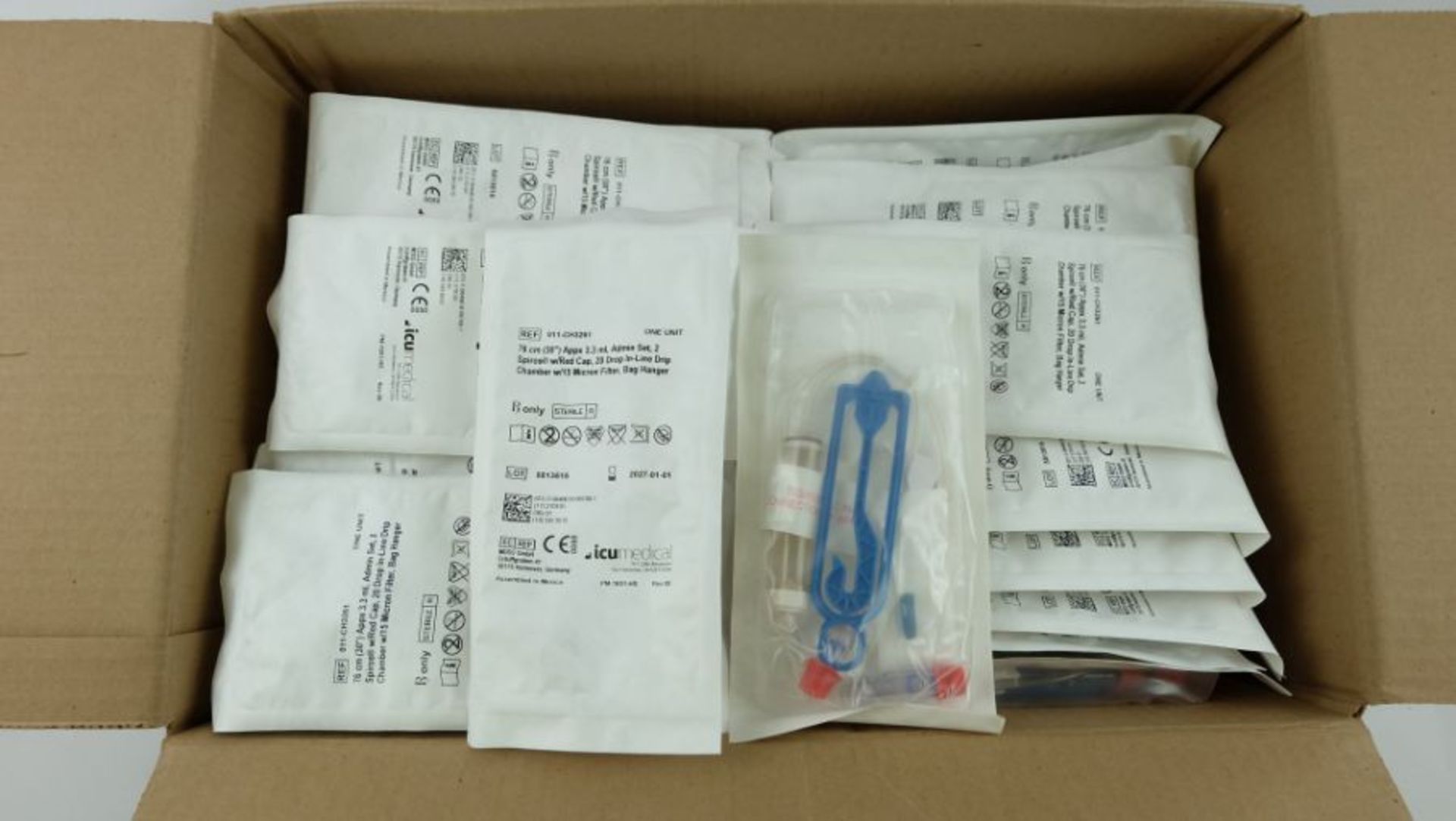 50 x icumedical Drop in Line Drip Chamber w/15 Micron Filter, Bag Hanger, REF 011-CH32, Exp 01/01/