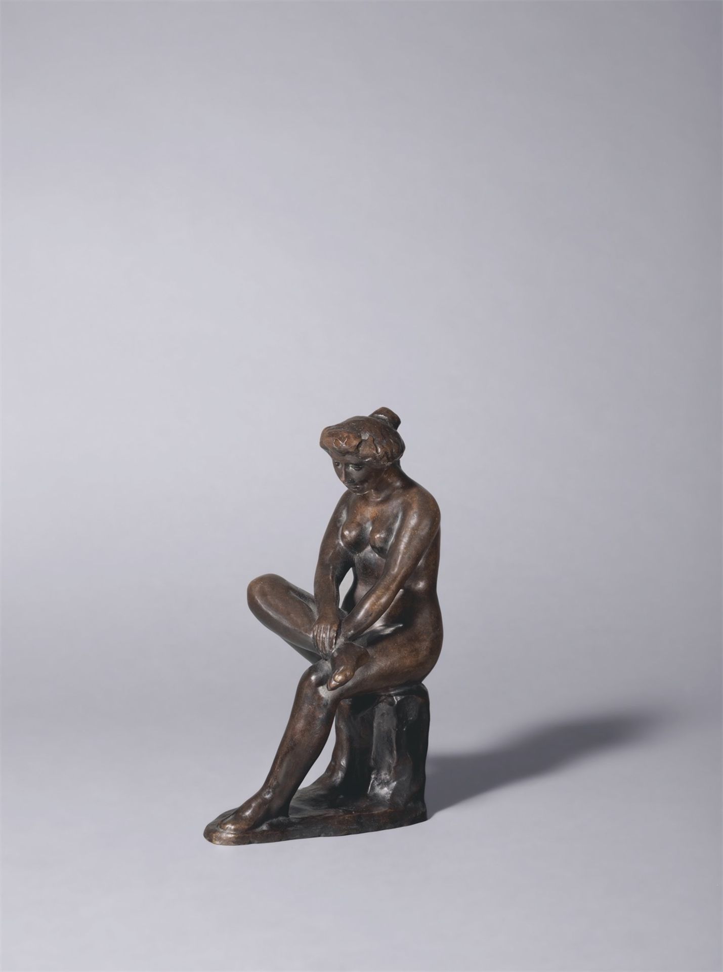 Aristide Maillol. Femme assise tenant son pied aux mains. (before) 1905