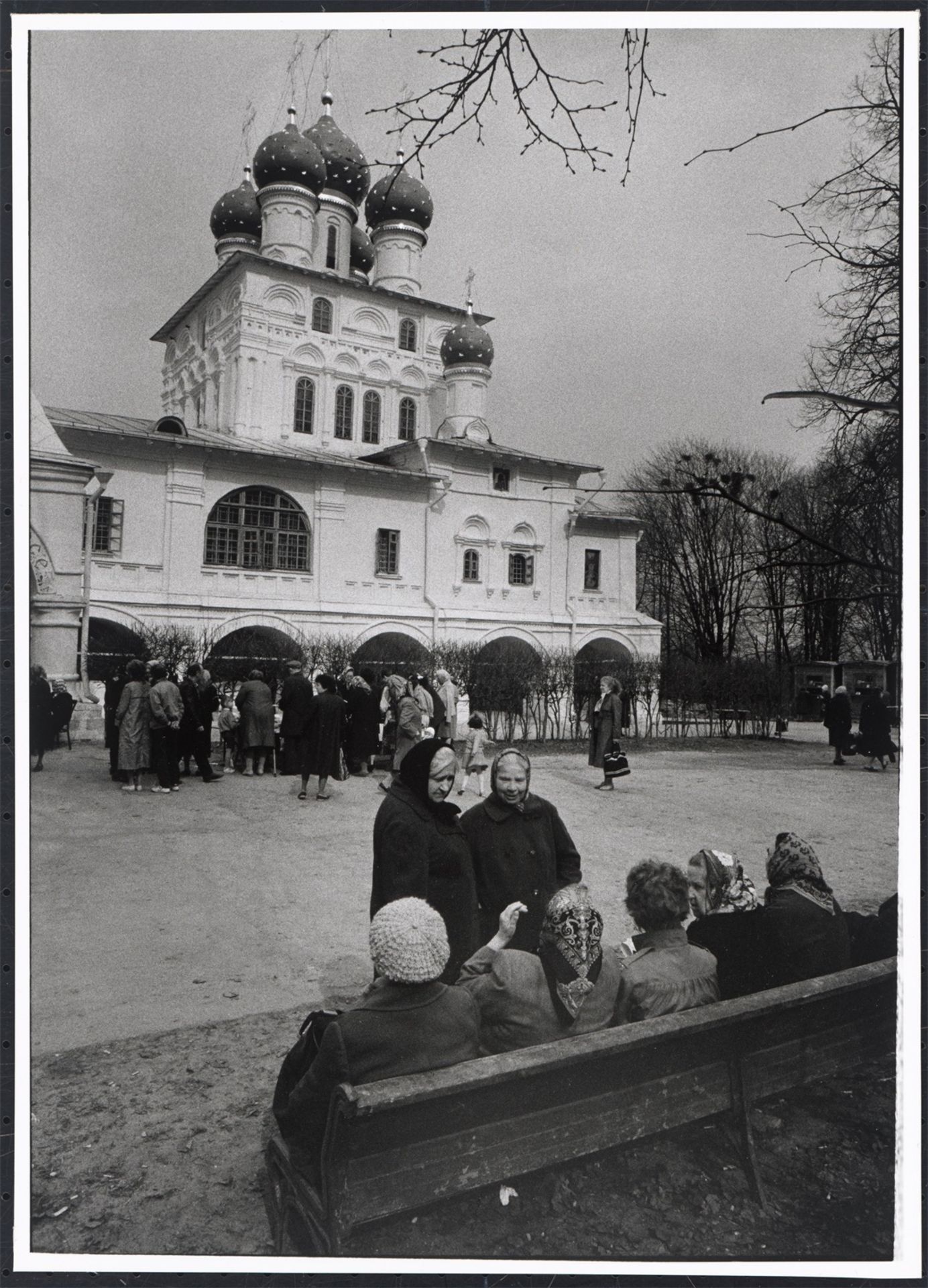 Barbara Klemm. ”Schusterhäuschen, Moskau, UdSSR, 1978” / ”Kolomenskoje, Moskau, Rußland, 1993”. - Image 5 of 7