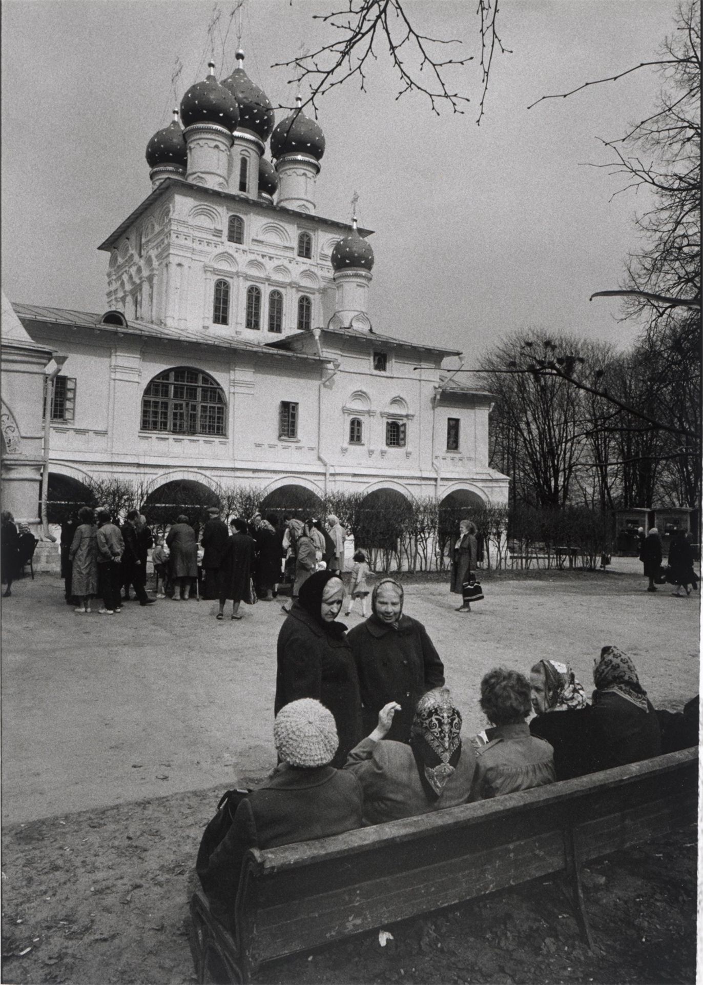 Barbara Klemm. ”Schusterhäuschen, Moskau, UdSSR, 1978” / ”Kolomenskoje, Moskau, Rußland, 1993”. - Image 4 of 7