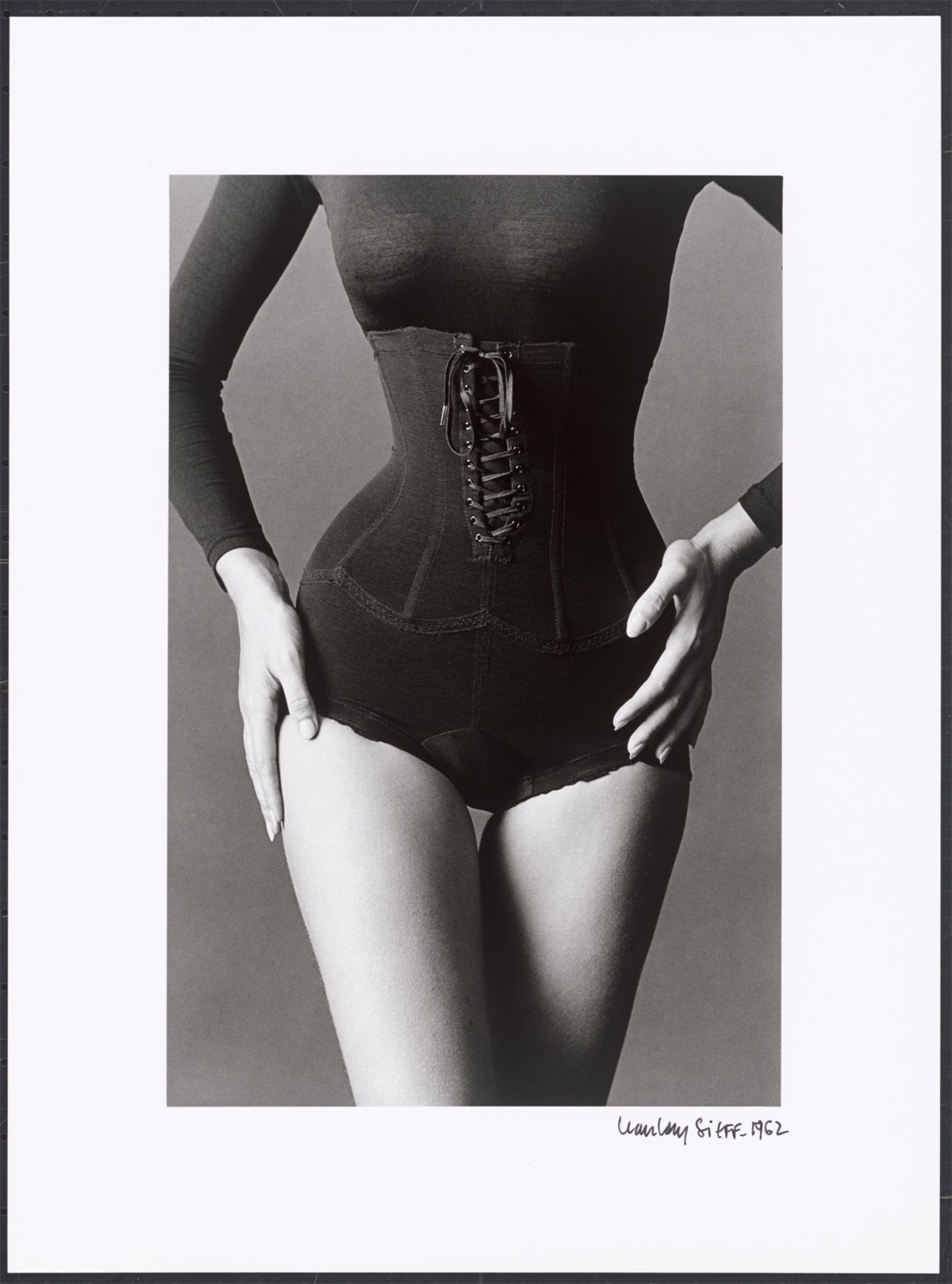 Jeanloup Sieff. „Corset, New York“. 1962 - Bild 2 aus 4