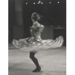 Ilse Bing. „Danseuse Cancan. Moulin Rouge, Paris“. 1931