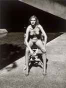 Helmut Newton. Cyberwoman 4, aus der Serie „Cyberwomen“. 2000