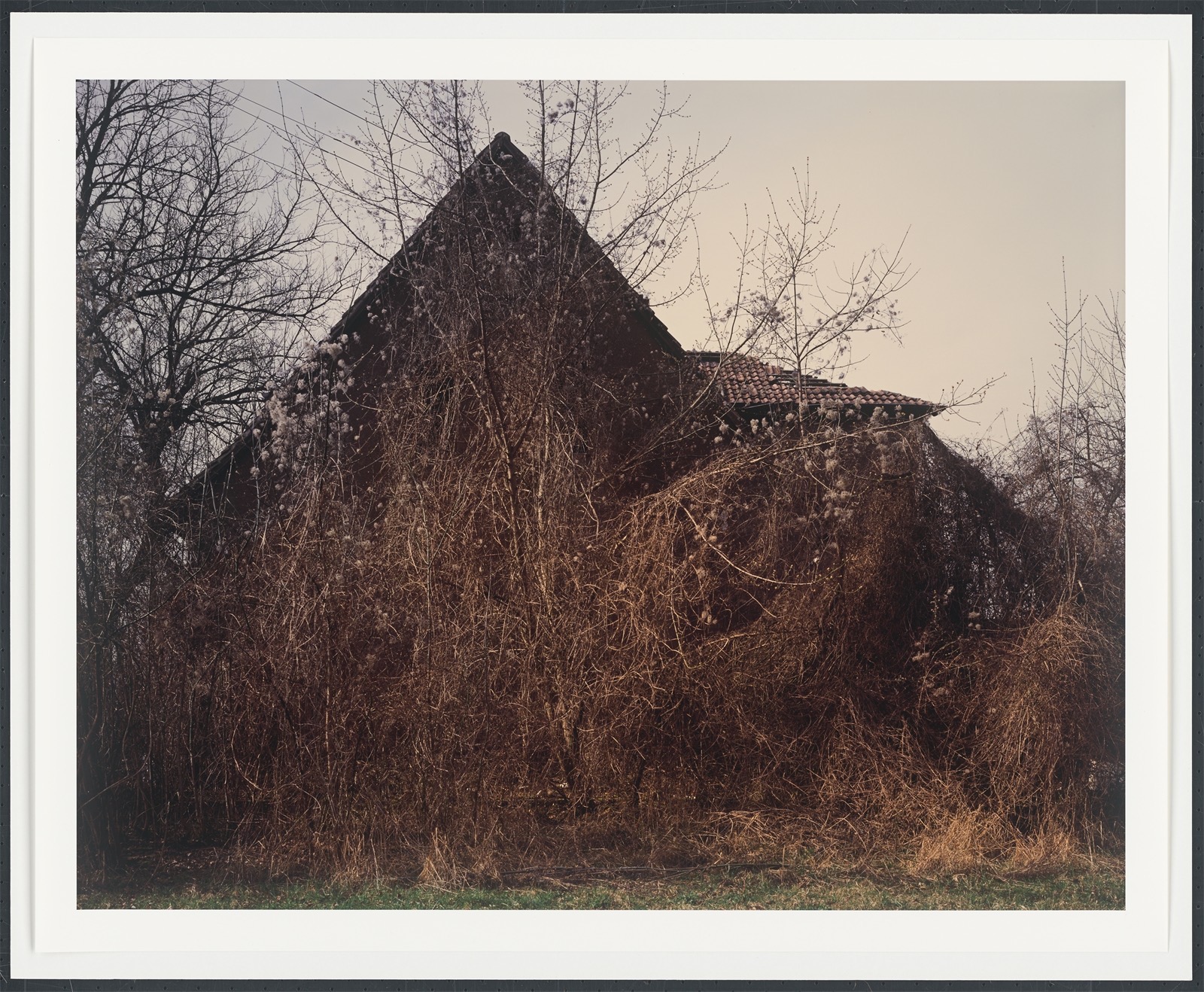 Andreas Mühe. ”'Das Haus', Golzow”, from the series ”ABC”, 2009. - Image 2 of 4