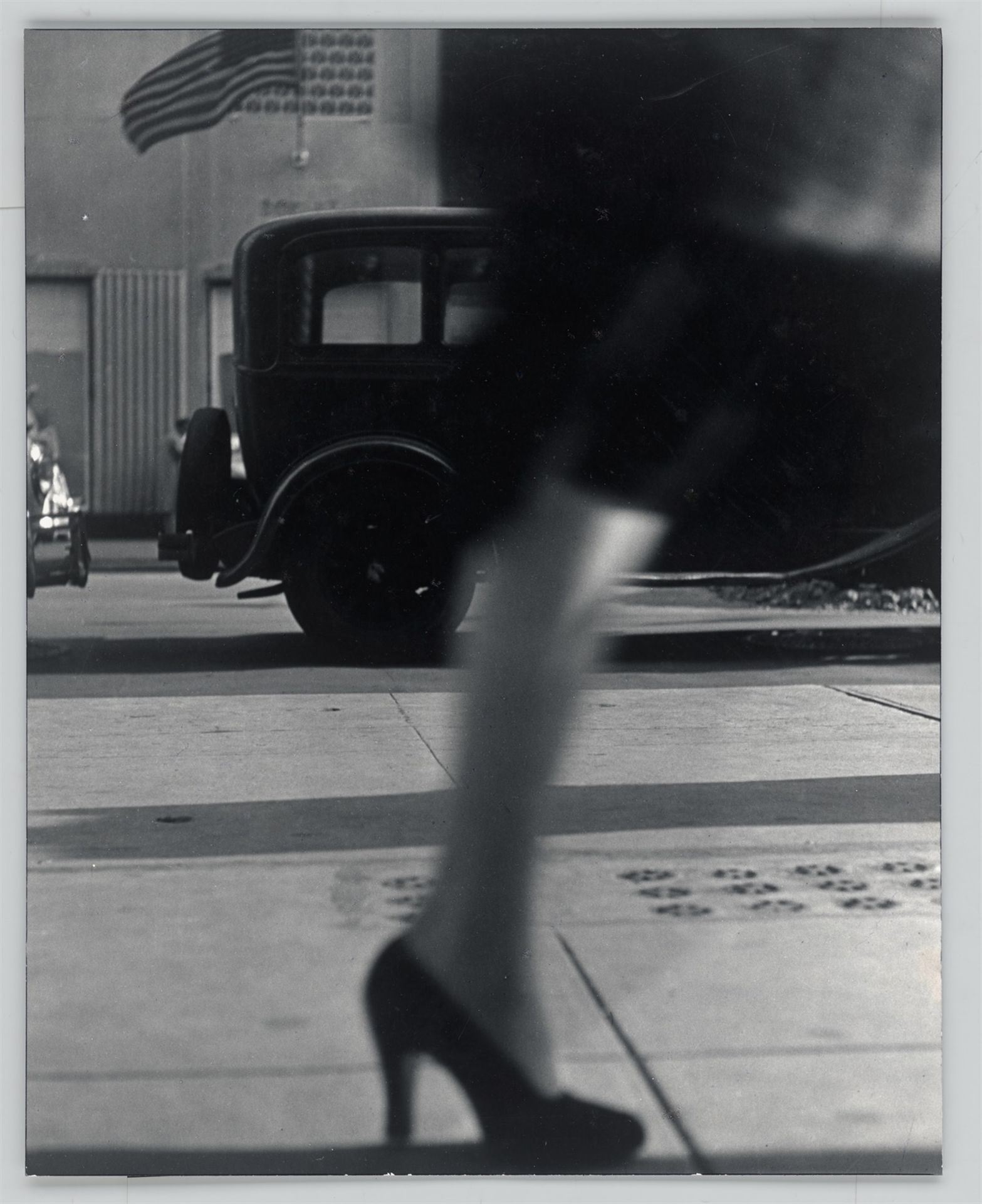 Lisette Model (d.i. Elise Amelie Felice Stern). Running Legs, Fifth Avenue, New York. Um 1940/41 - Bild 2 aus 4