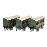 3 Märklin engl. Personenwagen 2877 SR, Spur 0, CL, Dächer rest., 1 schwarzer Rahmenbereich