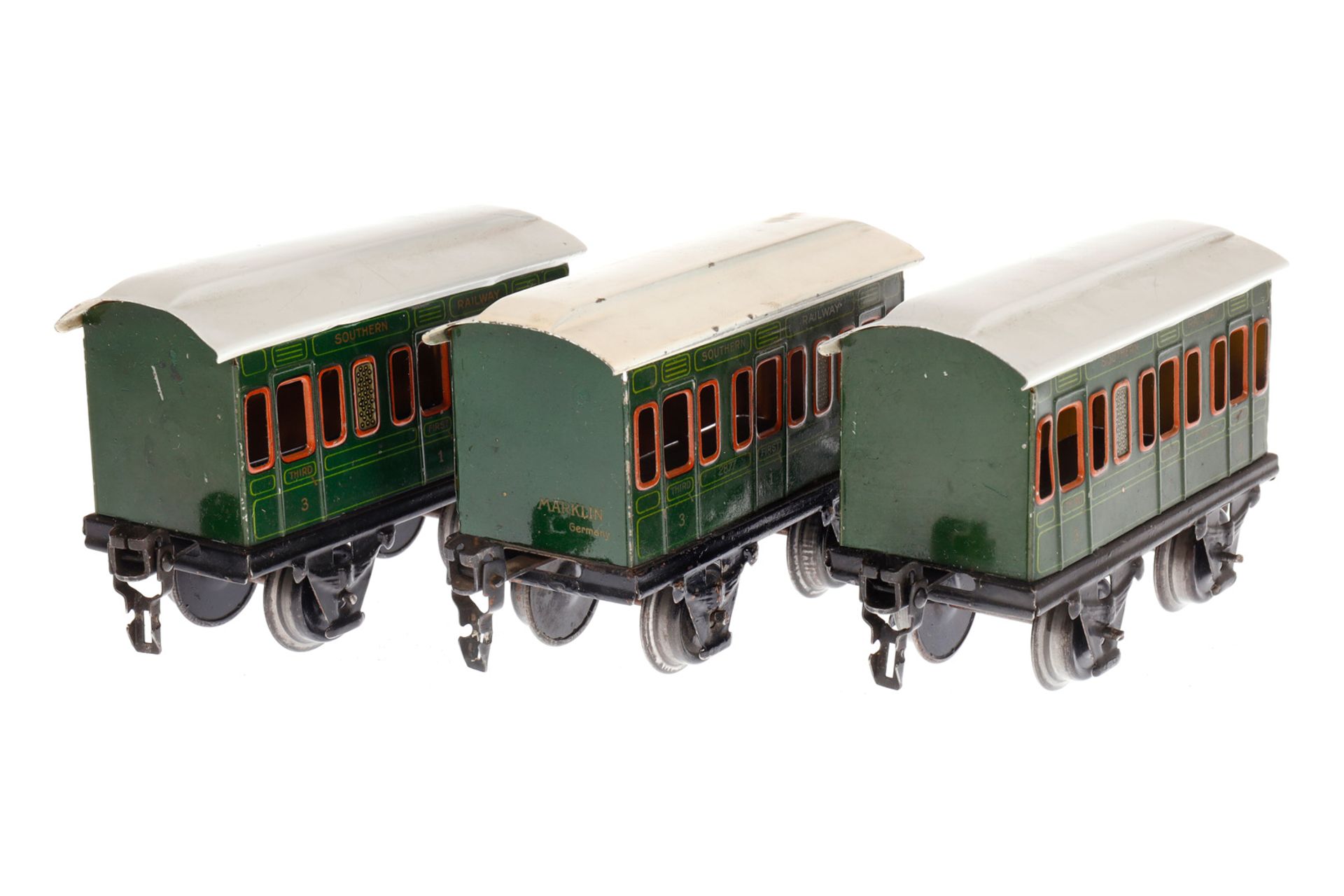 3 Märklin engl. Personenwagen 2877 SR, Spur 0, CL, Dächer rest., 1 schwarzer Rahmenbereich