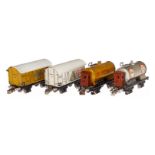 4 Märklin Güterwagen, Spur H0, Blech, mit Klauenkupplungen, LS und Alterungsspuren, Z 3