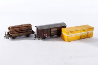 2 Bemo Güterwagen und 1 Container, Spur 0m, Alterungsspuren, Z 3