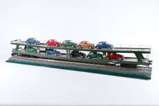 Sieck Modellbau Frankfurt Autotransportwagen, Spurweite 75, mit 10 Fahrzeugen beladen, Sockel an 1