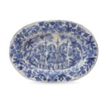 PIATTO DI SERVIZIO IN MAIOLICA BIANCA E BLU, FORNACE DI DERUTA, XVII SECOLO