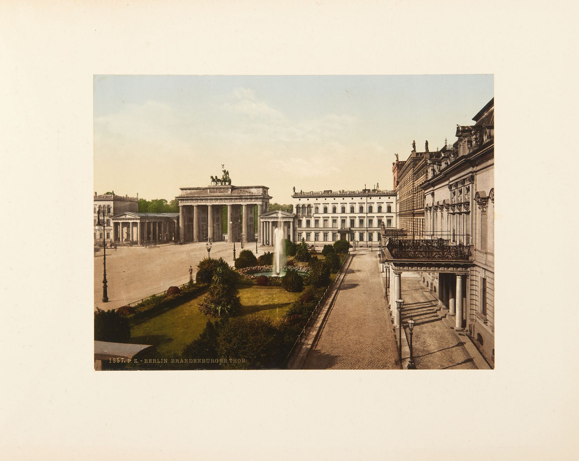 [PHOTOGRAPHY] Album of photochromes and albumins of architecture and views of Berlin. Berlin: