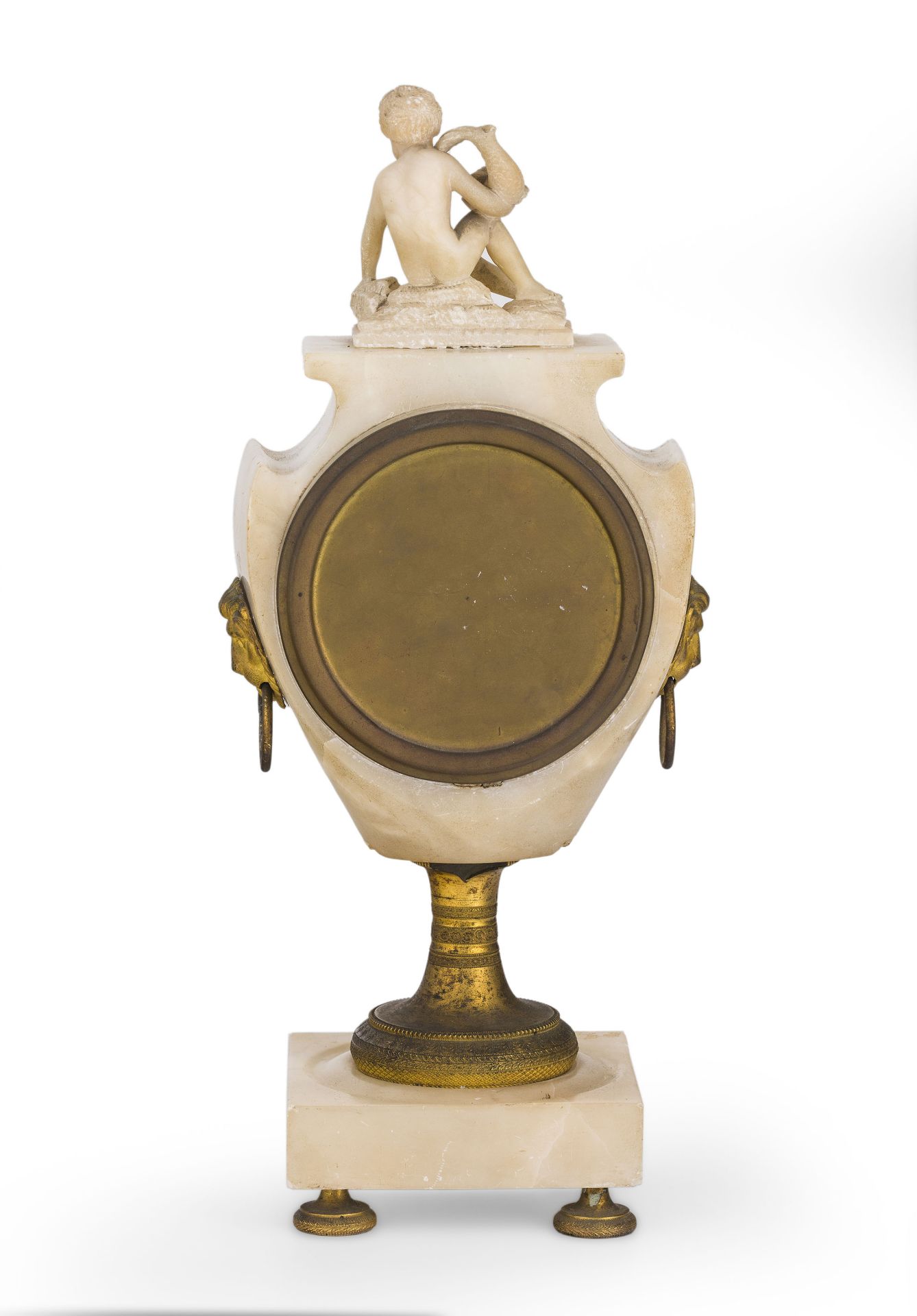 OROLOGIO DA TAVOLO IN ALABASTRO CIMATO DA PUTTO CON DELFINO, VIENNA, 1830 CIRCA - Image 3 of 5