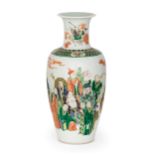 VASO IN PORCELLANA FAMIGLIA VERDE, CINA, INIZIO XIX SECOLO, MARCHIO APOCRIFO KANGXI