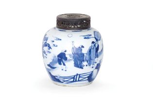 GIARA IN PORCELLANA BIANCA E BLU E COPERCHIO IN LEGNO, CINA, EPOCA KANGXI (1662-1722)