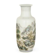 GRANDE VASO FAMIGLIA ROSA CON PAESAGGIO E POEMA, CINA, XX SECOLO, MARCHIO A SIGILLO ZHANG ZHITANG