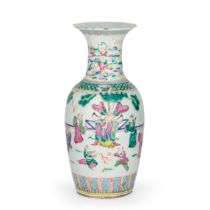 VASO A BALAUSTRA IN PORCELLANA FAMIGLIA ROSA, CINA, INIZIO XX SECOLO