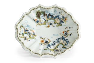 BACILE IN MAIOLICA POLICROMA, MANIFATTURA ANTONIBON, NOVE DI BASSANO, INIZIO DEL XIX SECOLO