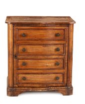 PICCOLA CREDENZA IN LEGNO DI NOCE, XIX-XX SECOLO