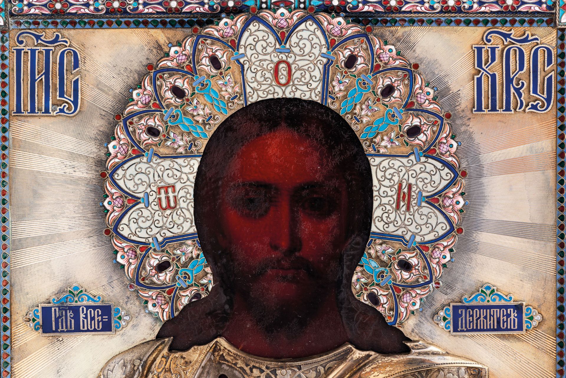 ICONA RAFFIGURANTE CRISTO CON RIZA IN ARGENTO PARZIALMENTE DORATO E SMALTI, MOSCA, 1896-1908, ORAFO - Image 2 of 3