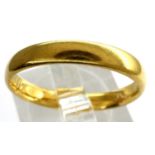 22ct gold wedding band size Q, 4.1g. P&P Group 1 (£14+VAT for the first lot and £1+VAT for