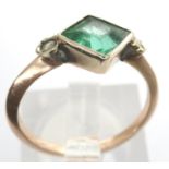 9ct rose gold, green paste and pearl ring, size M/N, 1.7g. P&P Group 1 (£14+VAT for the first lot