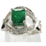 18ct white gold, emerald and diamond ring, size J, 4.4g. P&P Group 1 (£14+VAT for the first lot