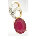 9ct gold ruby and diamond set pendant, L: 19 mm, 1.3g. P&P Group 1 (£14+VAT for the first lot and £