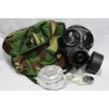 SIO respirator in camouflage bag. P&P Group 2 (£18+VAT for the first lot and £3+VAT for subsequent