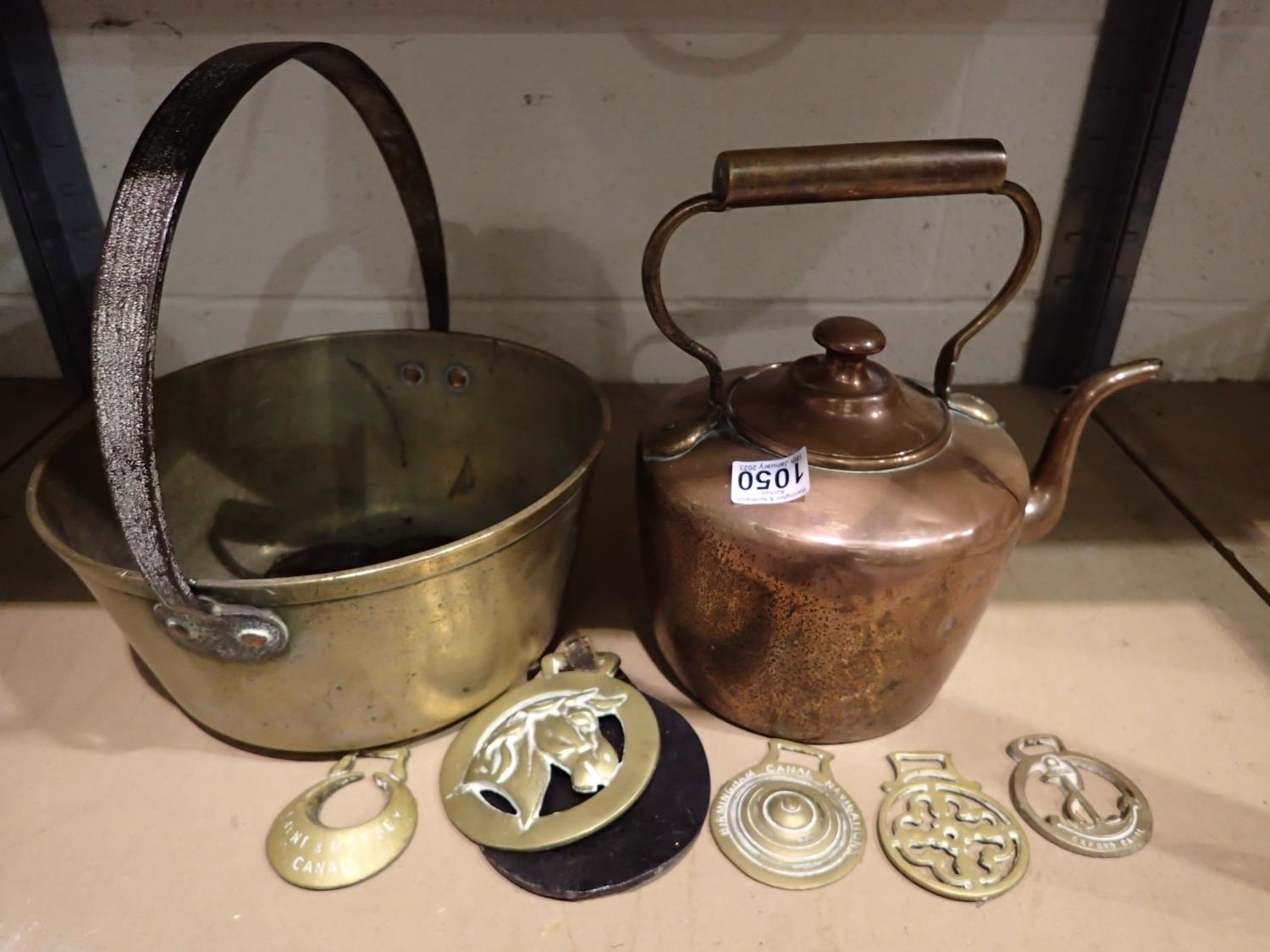 Copper kettle, brass jam pan, D: 30 cm, and other brassware. Not available for in-house P&P