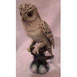 Glazed stoneware snowy owl on a tree stump, minor damages, H: 25 cm. P&P Group 2 (£18+VAT for the