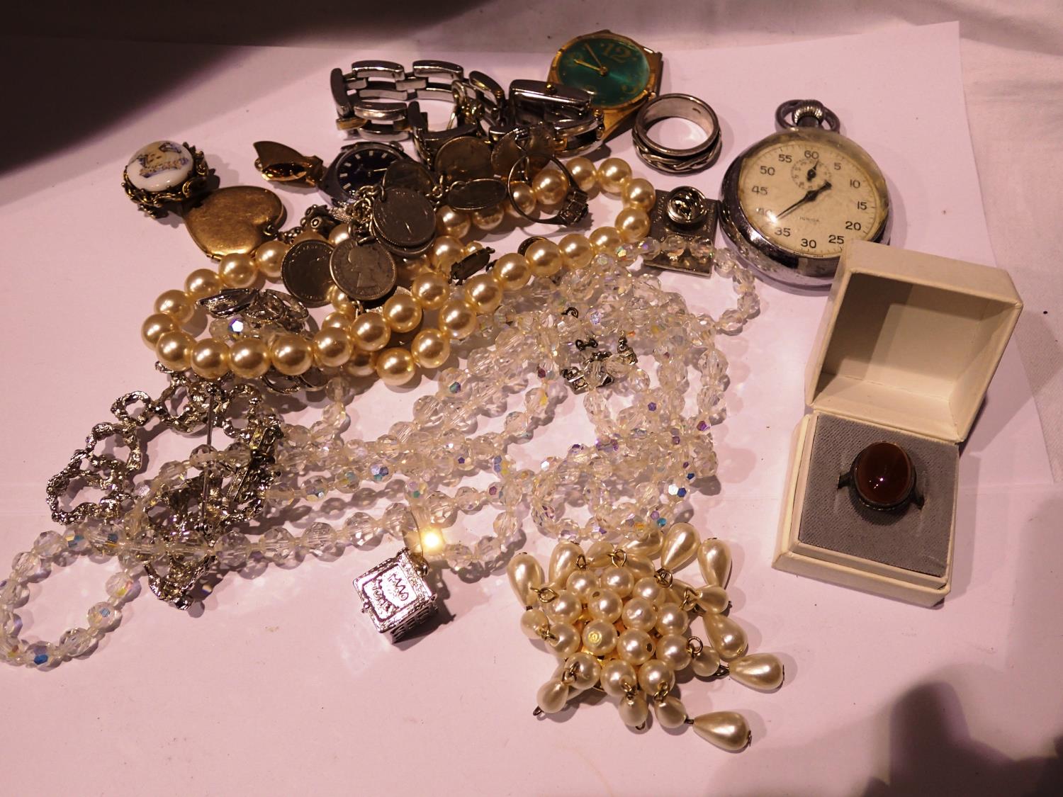 Mixed silver and costume jewellery with watches including Timex and Fossil. P&P Group 1 (£14+VAT for