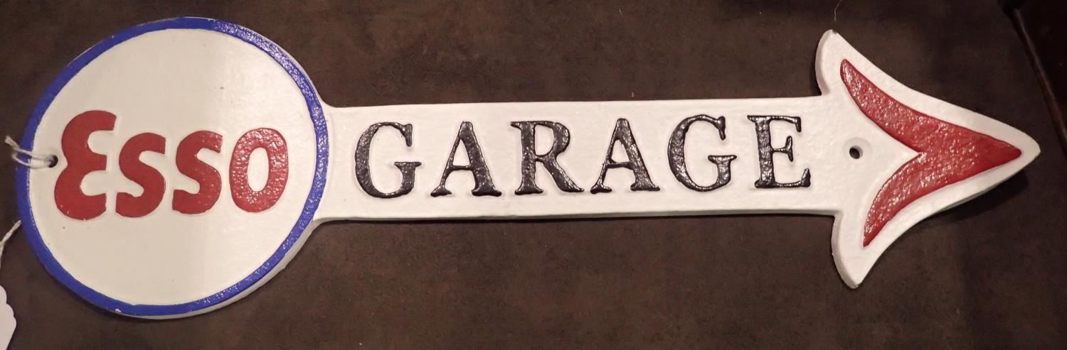 Cast iron Esso garage arrow sign, W: 40 cm. P&P Group 1 (£14+VAT for the first lot and £1+VAT for