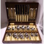 Canteen of Cooper Brothers flatware, complete. P&P Group 3 (£25+VAT for the first lot and £5+VAT for