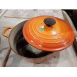 Le Creuset orange stew pot with cover. P&P Group 2 (£18+VAT for the first lot and £3+VAT for