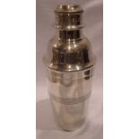 Elkington & Co silver plated cocktail shaker. P&P Group 1 (£14+VAT for the first lot and £1+VAT