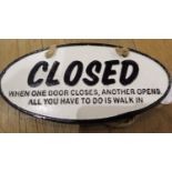 Cast iron open/closed sign, W: 12 cm. P&P Group 1 (£14+VAT for the first lot and £1+VAT for