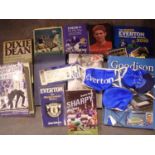 Mixed Everton Football Club books and memorabilia. P&P Group 3 (£25+VAT for the first lot and £5+VAT