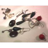 Mixed earring sets and belly button bars. P&P Group 1 (£14+VAT for the first lot and £1+VAT for