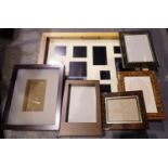 Collection of assorted photograph frames, mainly wooden. Not available for in-house P&P