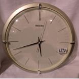 Seiko clock with sweeping second hand, D: 30 cm. working at lotting. P&P Group 2 (£18+VAT for the